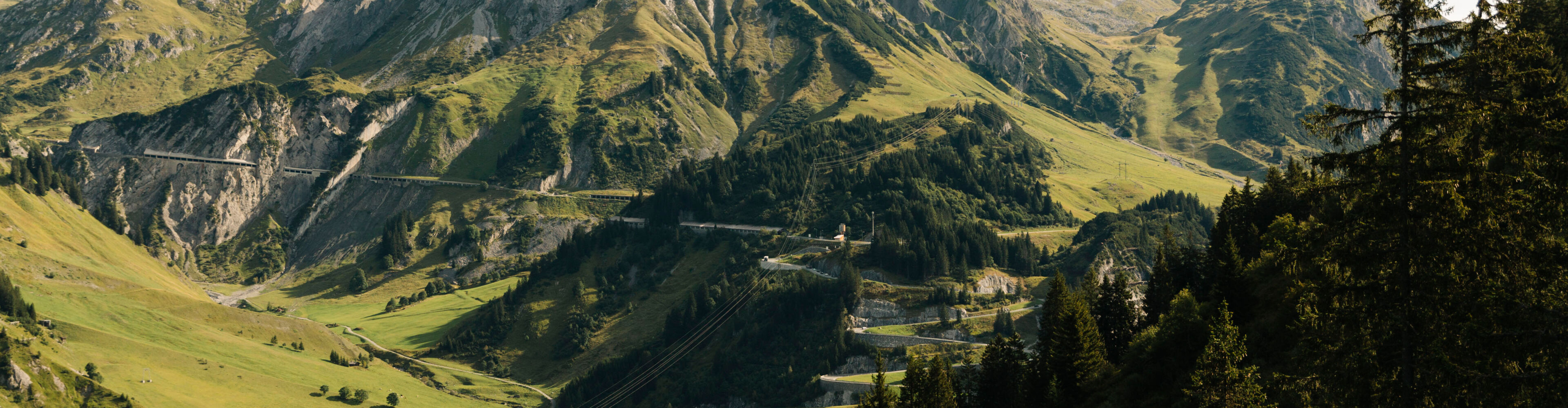 Stuben am Arlberg mit dem dahinter liegenden Flexenpass